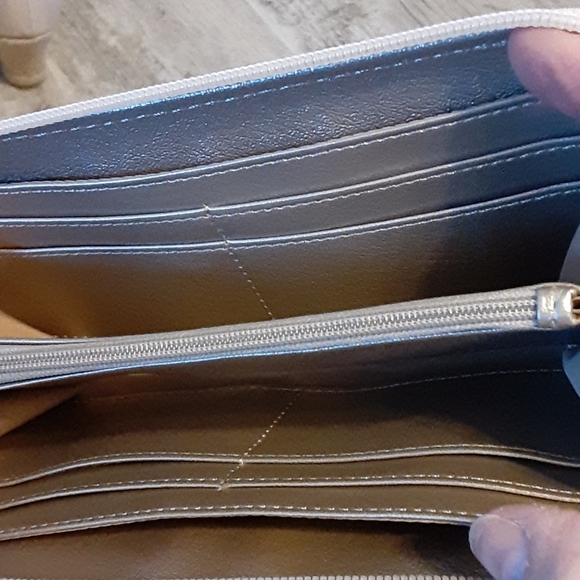 Nine west color block wallet - Picture 2 of 4